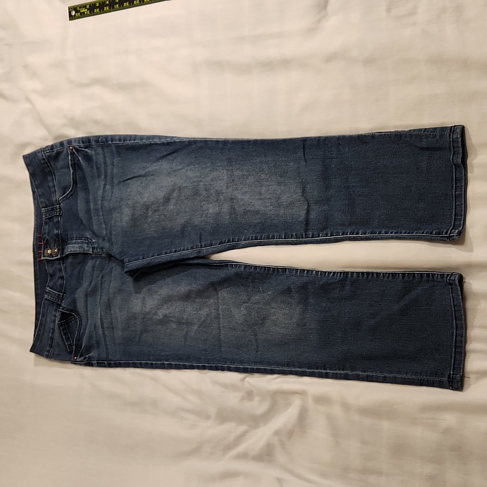 Elle Women's mid rise straight ankle jeans Medium Wash Size 12 BB314